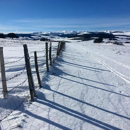 La Stuga, Cocooning Au Coeur Des Volcans Ludesse